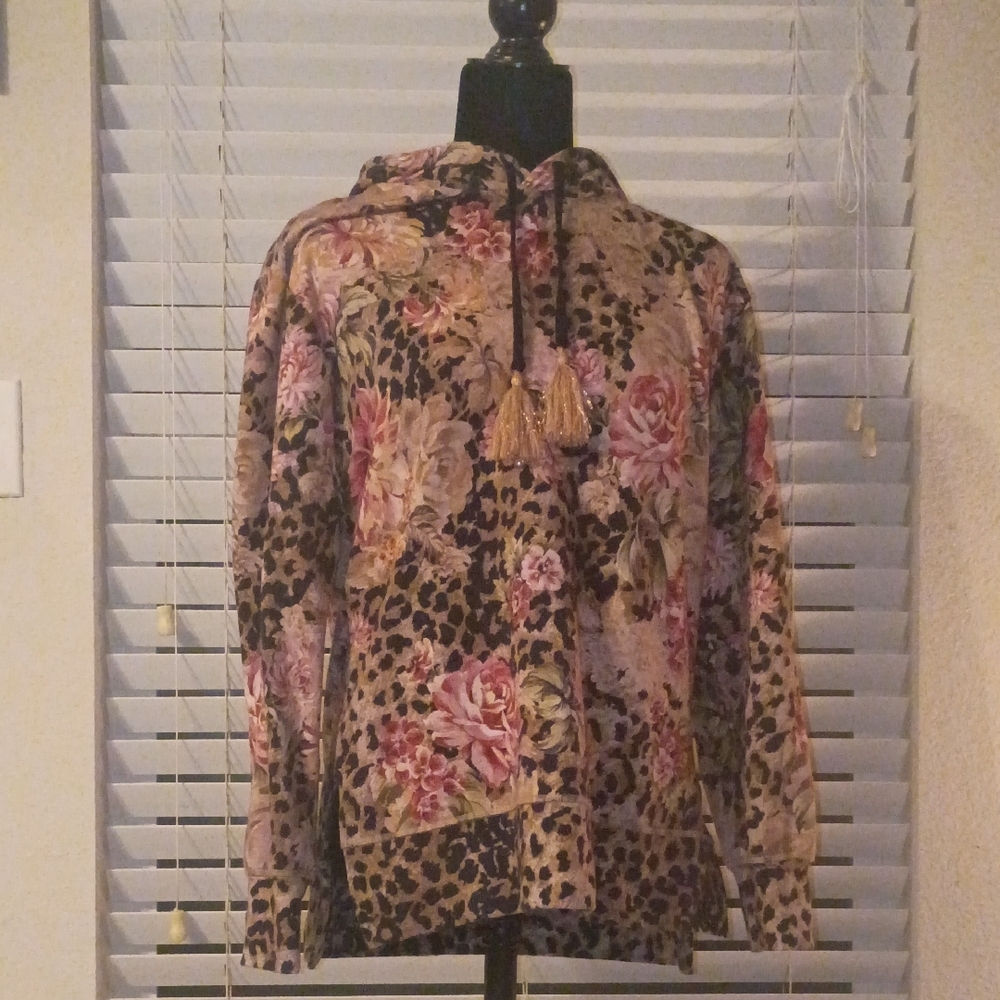 Johnny Was Size Small Like New. .Vintage Rose High Low Crew Neck Sweatshirt